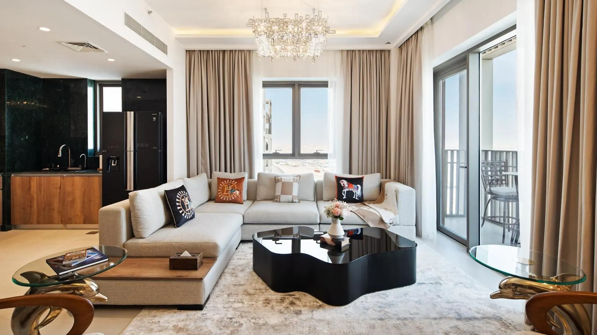 Family Friendly Luxurious Waterfront Apartment - By Dustay Dubai