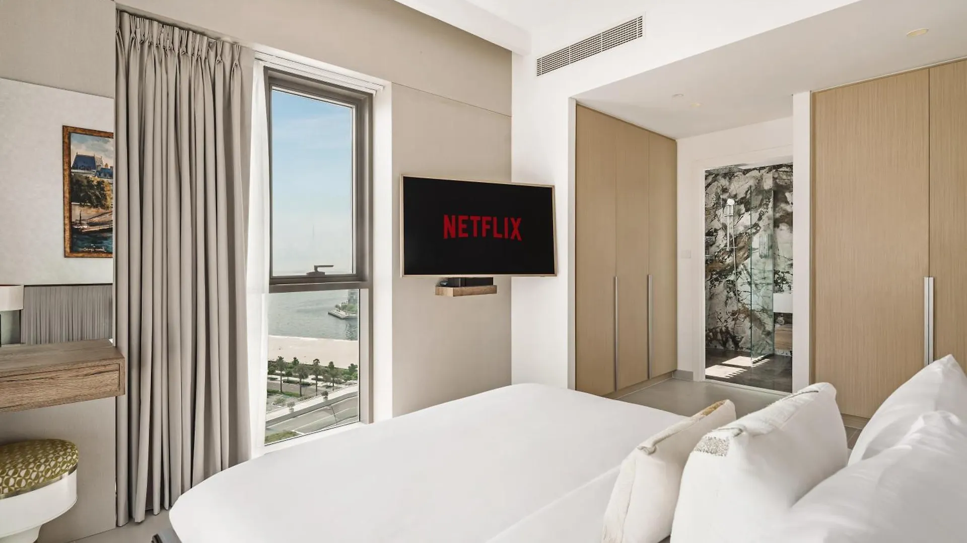 Family Friendly Luxurious Waterfront Apartment - By Dustay Dubai