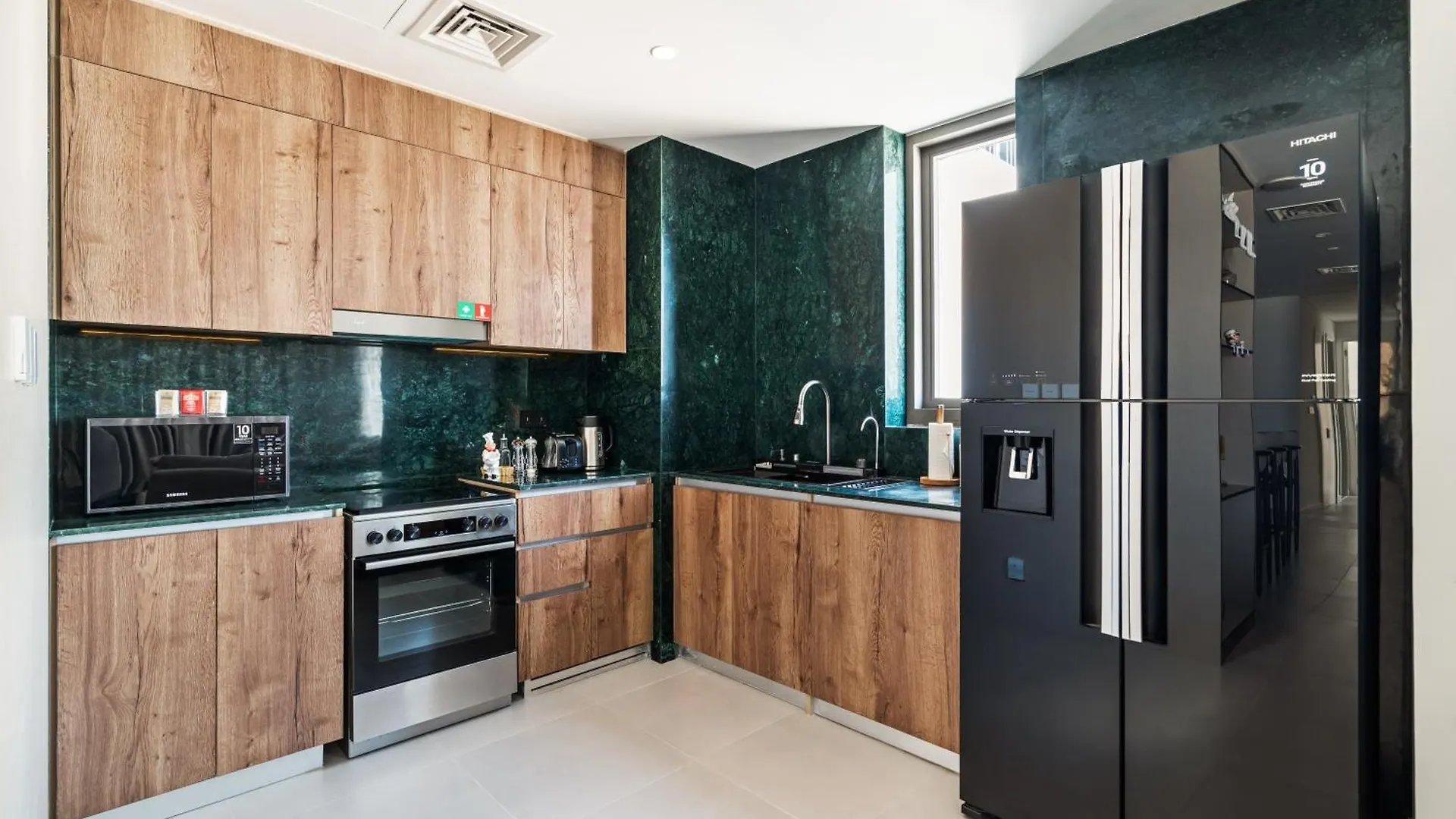 Family Friendly Luxurious Waterfront Apartment - By Dustay Dubai