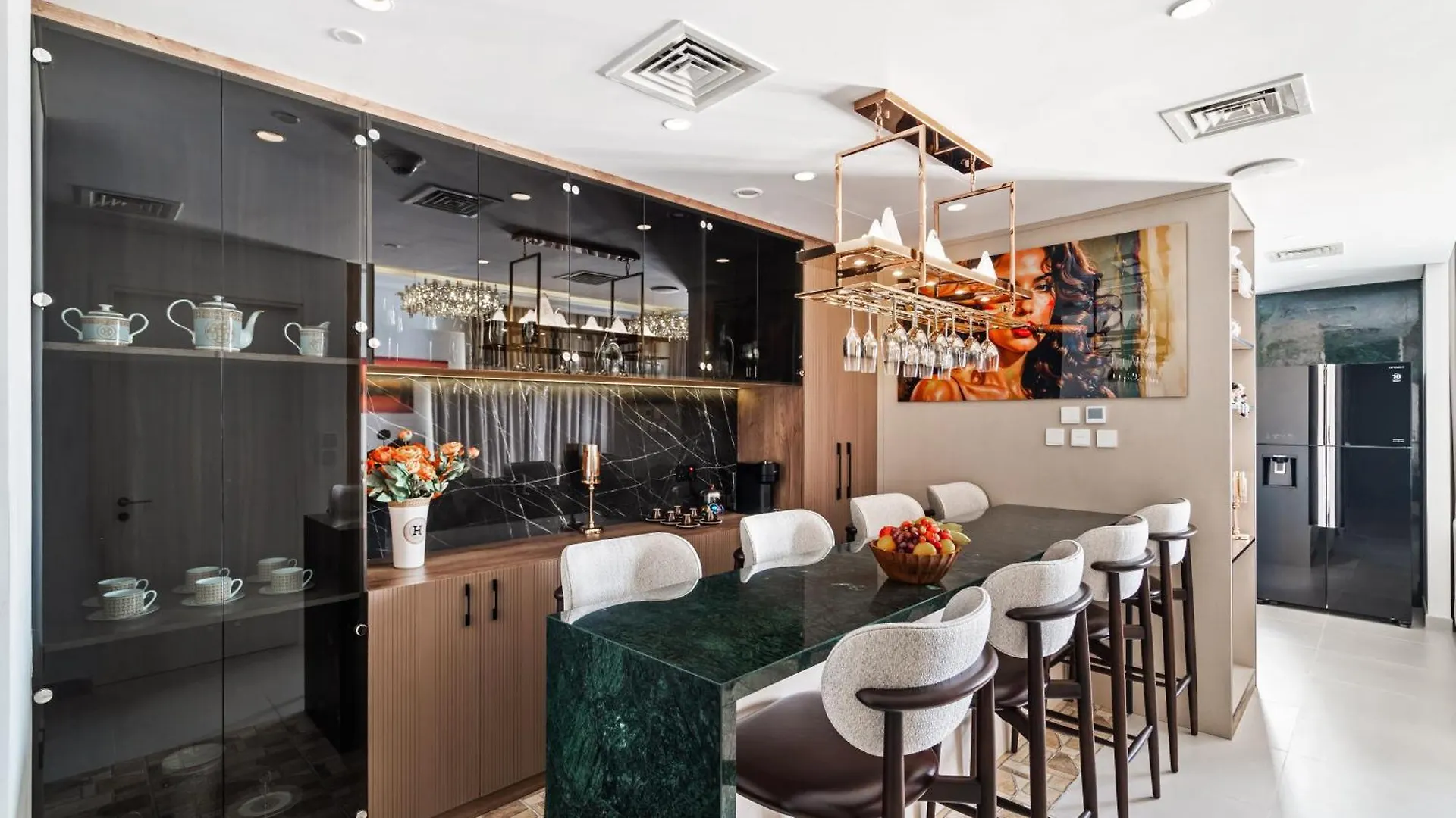 Family Friendly Luxurious Waterfront Apartment - By Dustay Dubai