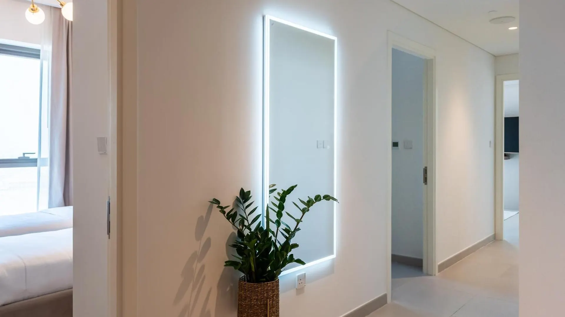Family Friendly Luxurious Waterfront Apartment - By Dustay Dubai
