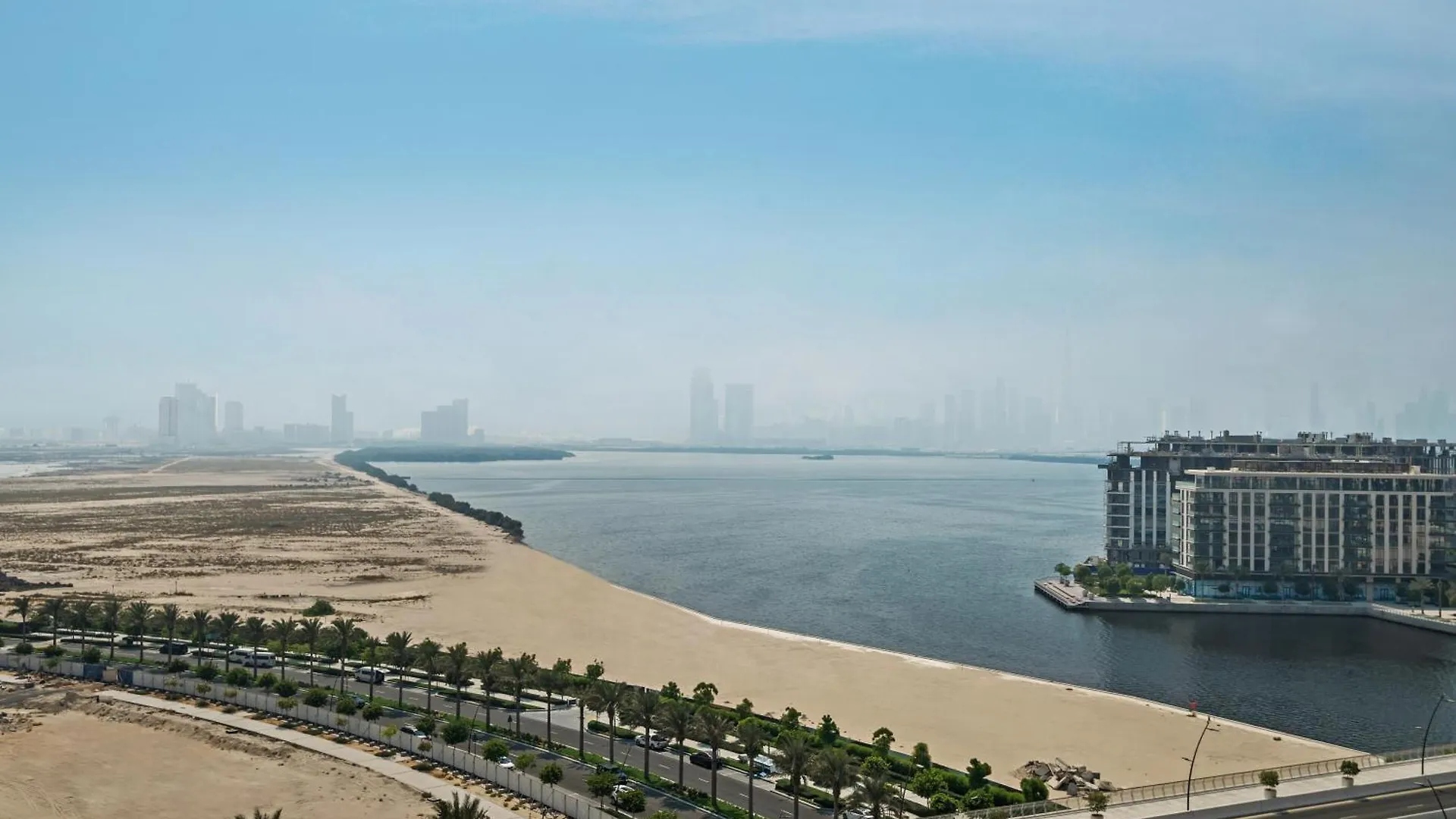 Family Friendly Luxurious Waterfront Apartment - By Dustay Dubai